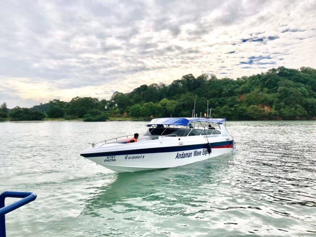 Pic - Speedboat - Andaman Wave - Best Phuket Travel (4)